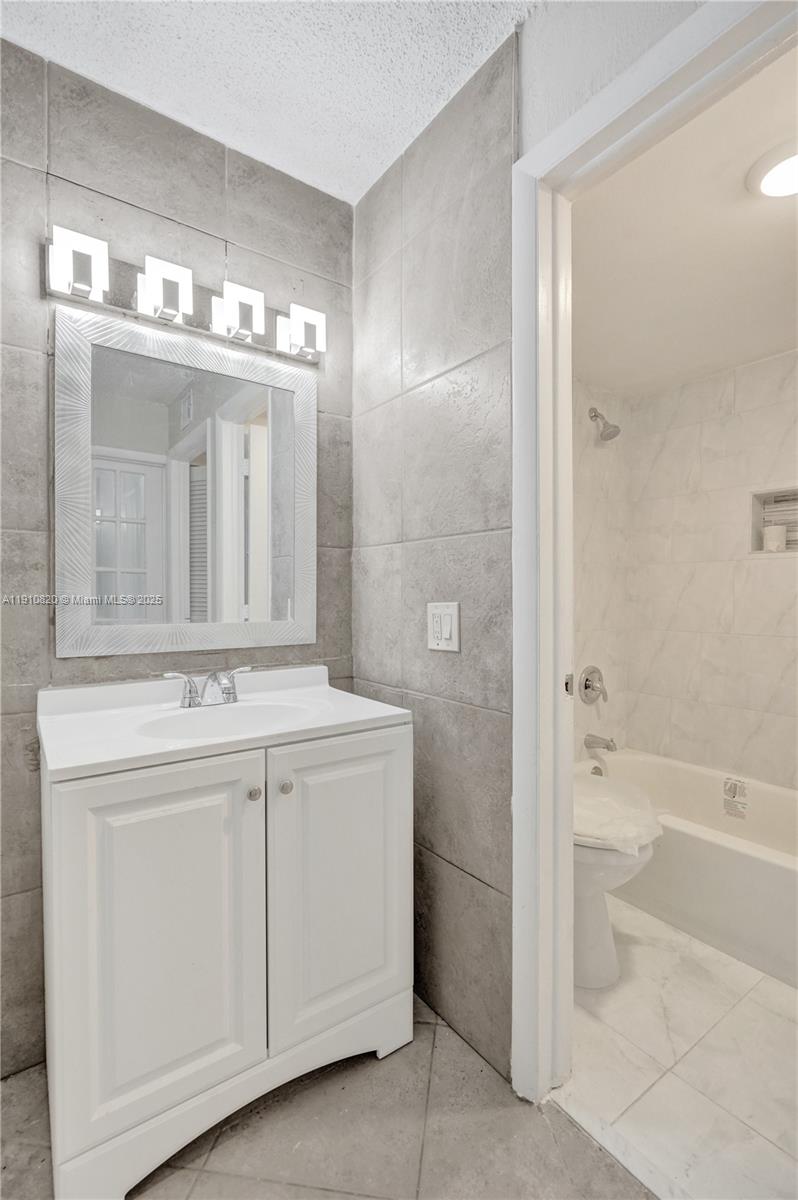 WOOD HUE I CONDO - Residential