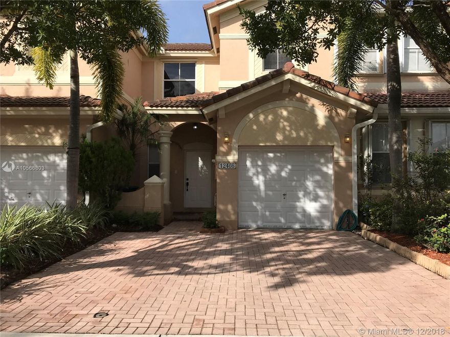 BEAUTIFUL TOWNHOUSE 3/2/1 CORDOBA MODEL 1,602 SQ FT IN PRESTIGIOUS KENDALL BREEZE, TILE THROUGHOUT FIRST FLOOR AND LAMINATE WOOD IN STAIRS AND SECOND FLOOR,  NEW A/C, COMMUNITY POOL, CLUB HOUSE, CHILD PLAY AREA, NEW GYM AND EXCELLENT SCHOOLS.