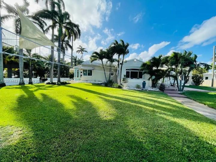HOLLYWOOD LAKES SECTION - Residential