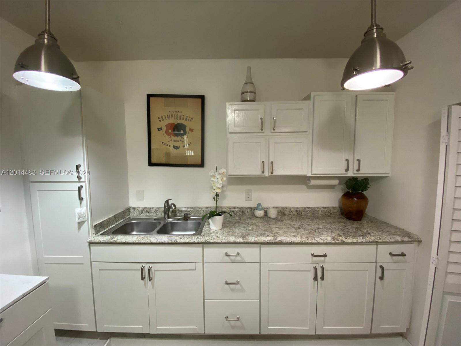 HOLLYWOOD LAKES SECTION - Residential