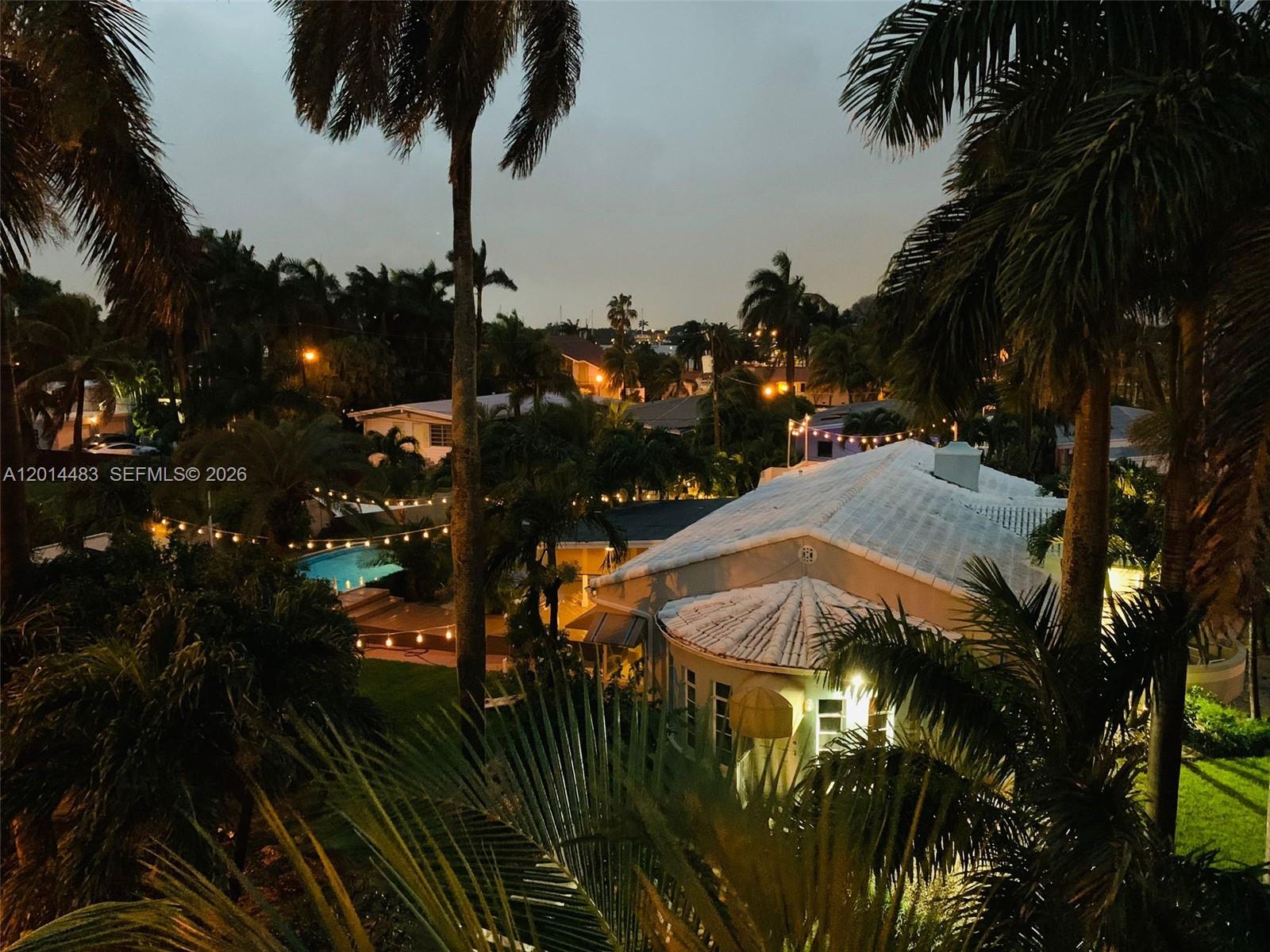 HOLLYWOOD LAKES SECTION - Residential