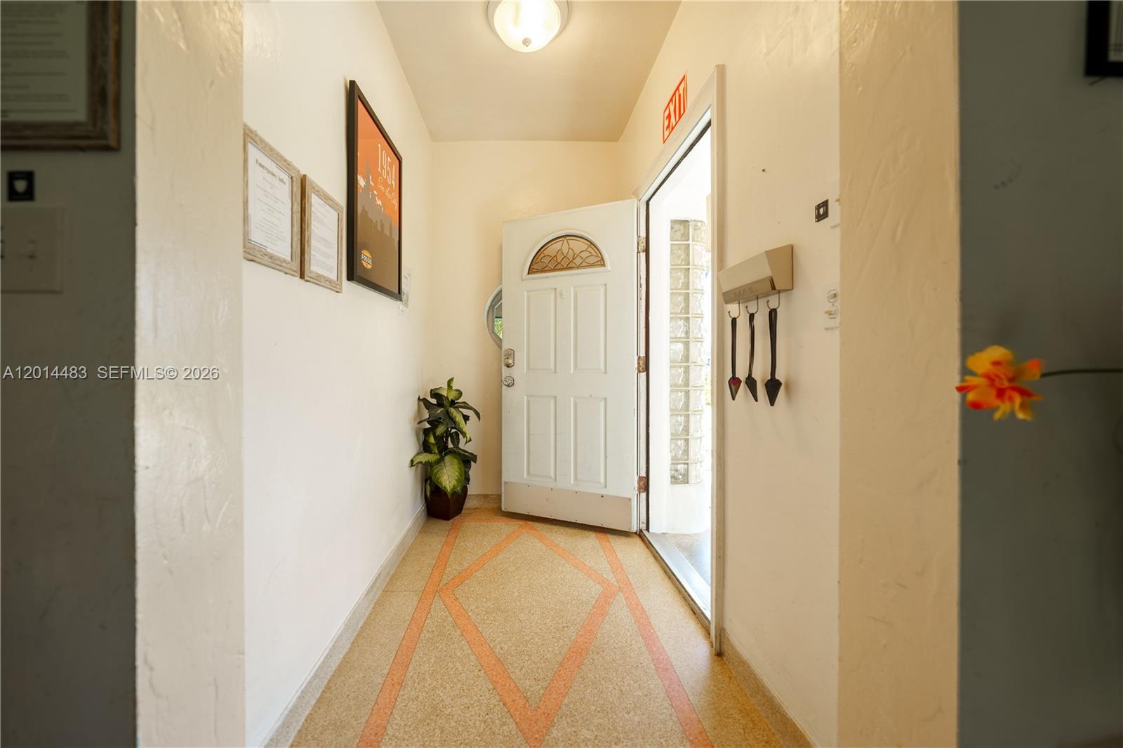 HOLLYWOOD LAKES SECTION - Residential