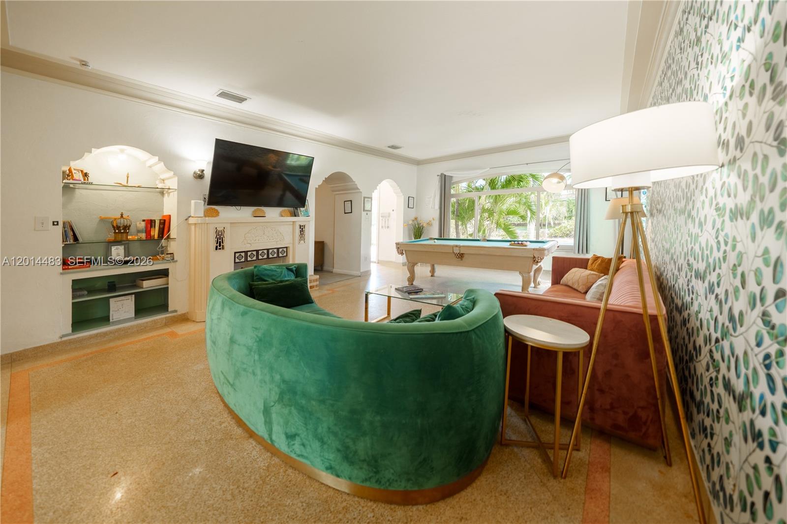 HOLLYWOOD LAKES SECTION - Residential