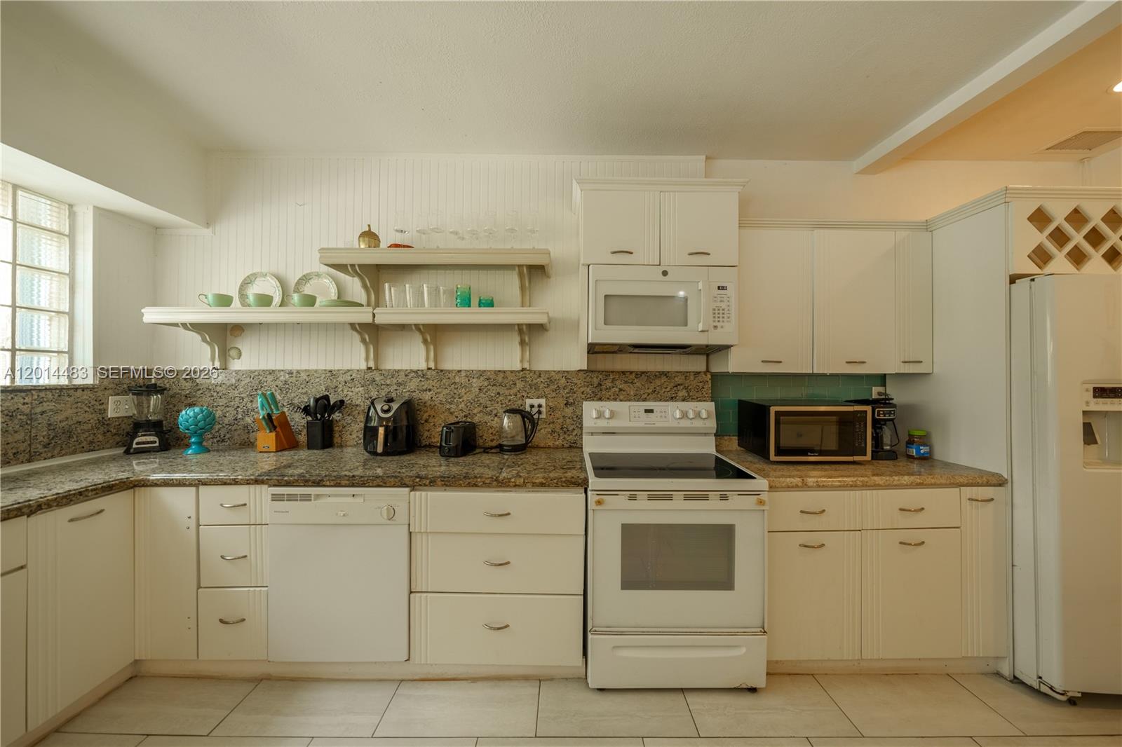 HOLLYWOOD LAKES SECTION - Residential