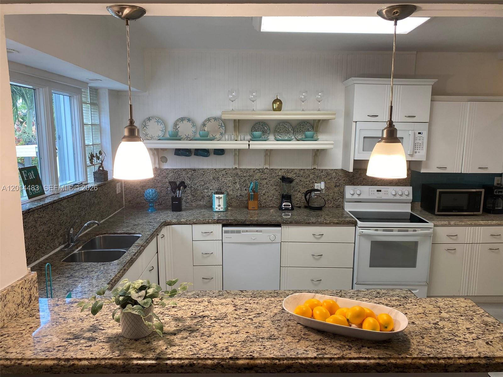 HOLLYWOOD LAKES SECTION - Residential