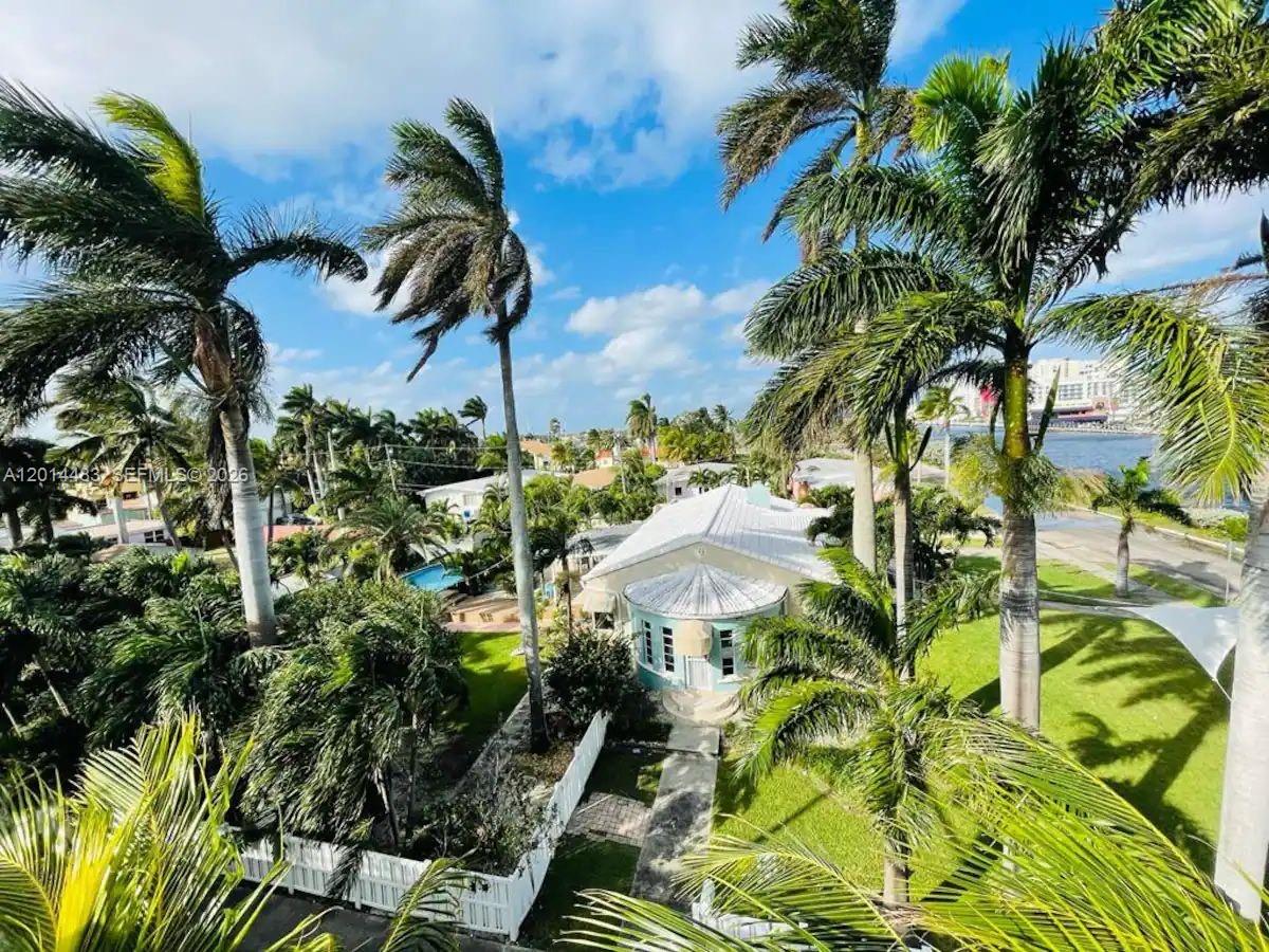 Hollywood, Florida, 33019, United States, 5 Bedrooms Bedrooms, ,3 BathroomsBathrooms,Residential,Active,2052100