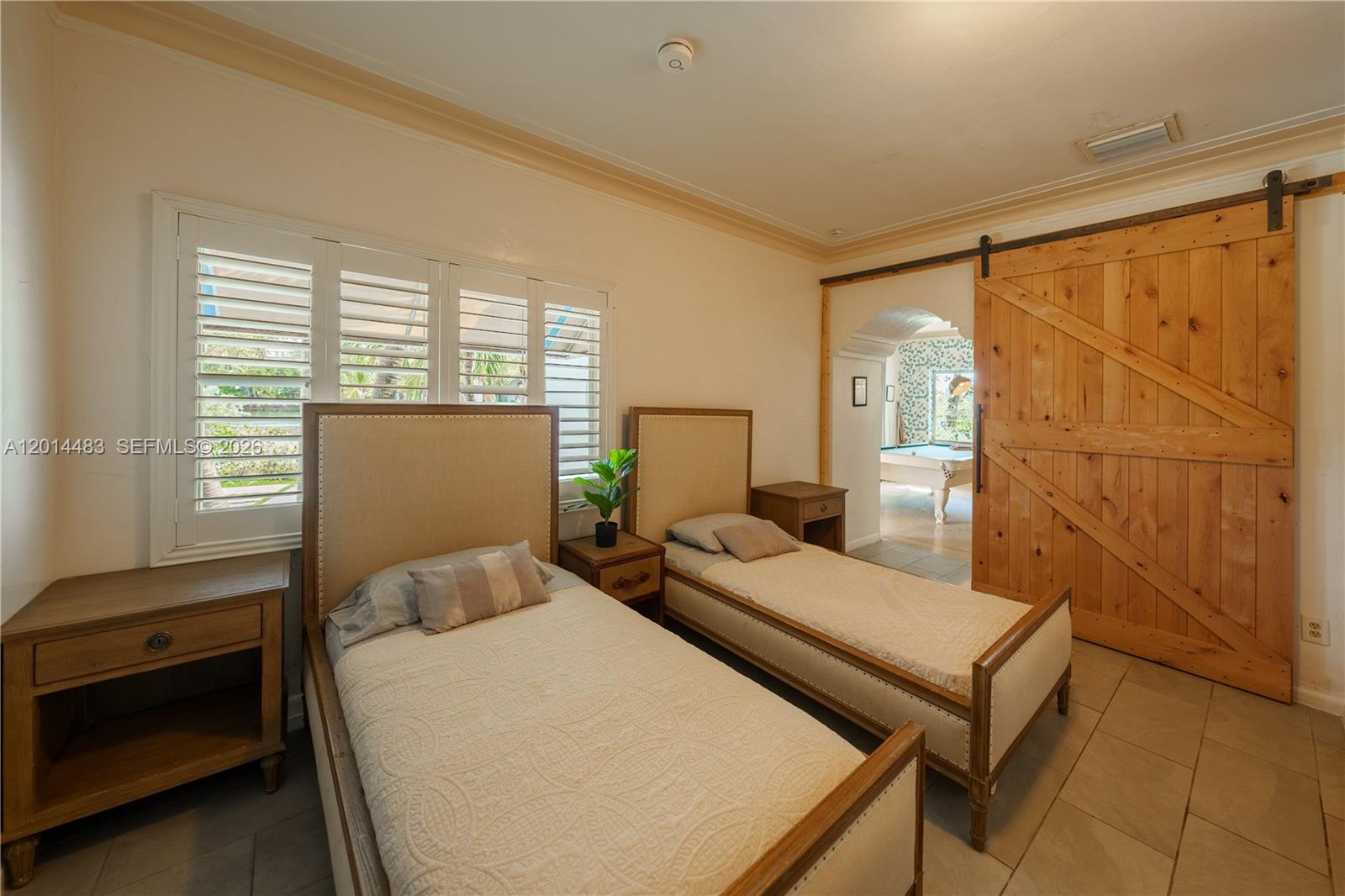 HOLLYWOOD LAKES SECTION - Residential