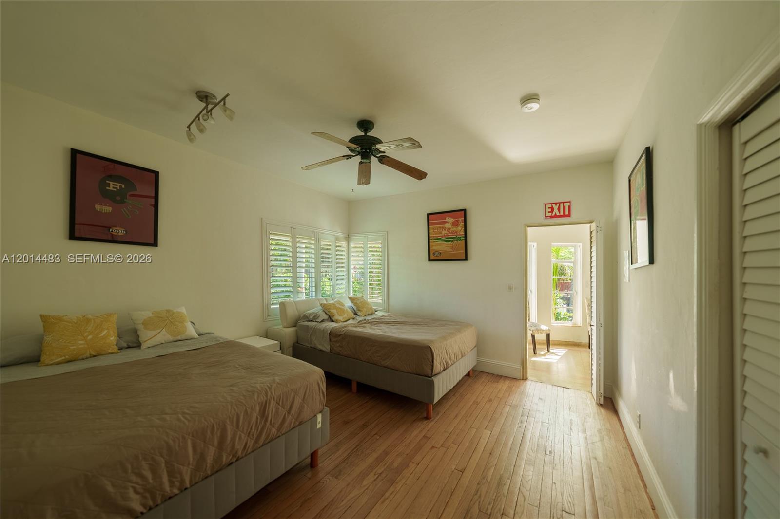 HOLLYWOOD LAKES SECTION - Residential