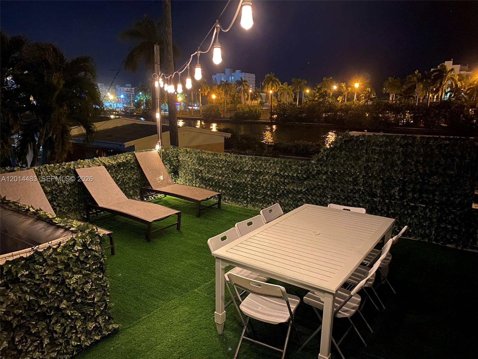 HOLLYWOOD LAKES SECTION - Residential