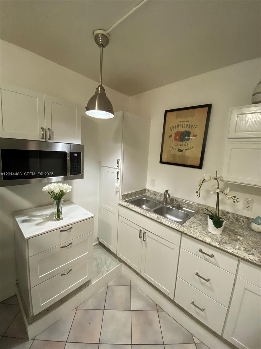 HOLLYWOOD LAKES SECTION - Residential