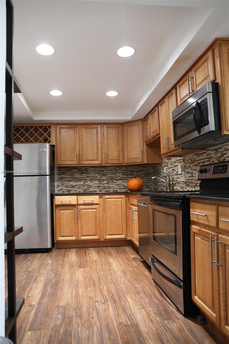 BAYSHORE PLACE CONDO - Residential