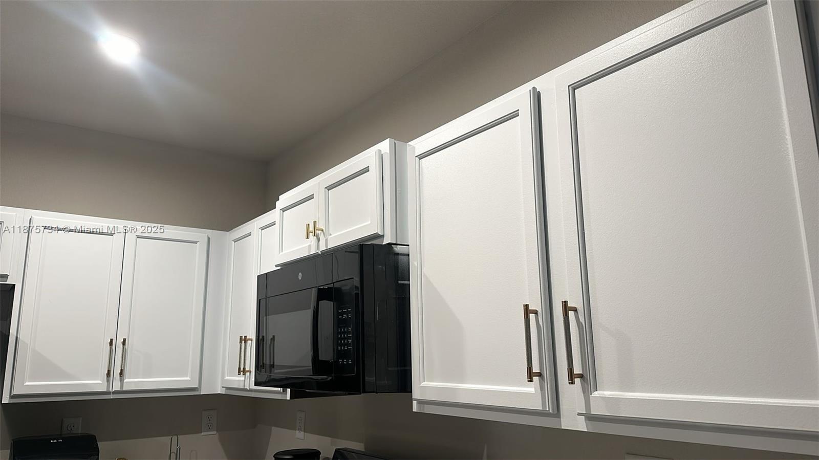 COSTA BLANCA VILLAS - Residential Lease