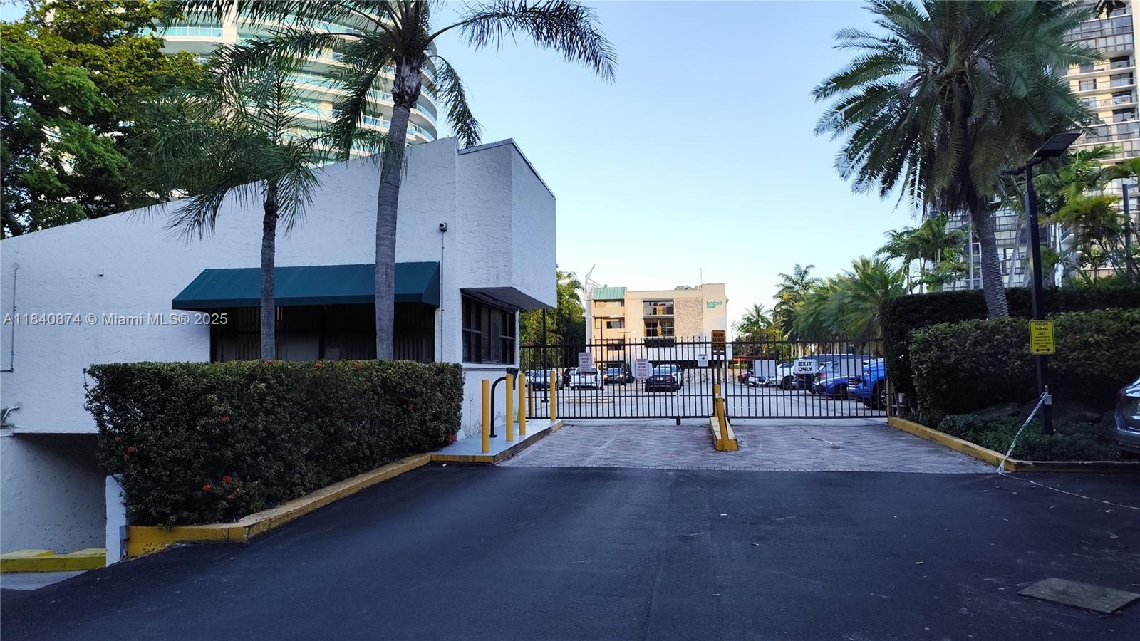 2201 Brickell Ave 96