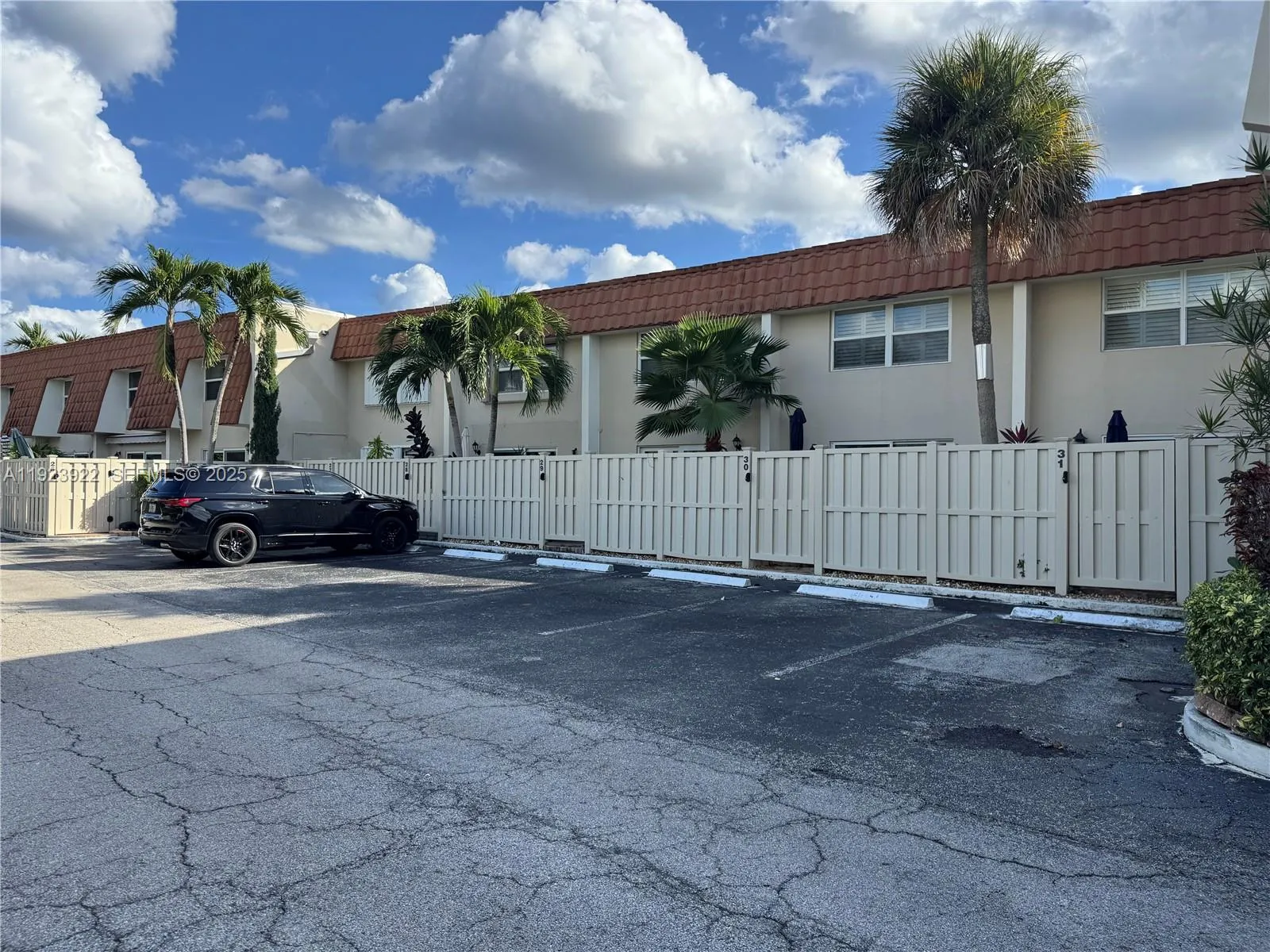 Lauderdale By The Sea, Florida 33308, United States, 2 Bedrooms Bedrooms, ,3 BathroomsBathrooms,Residential,Active,250838