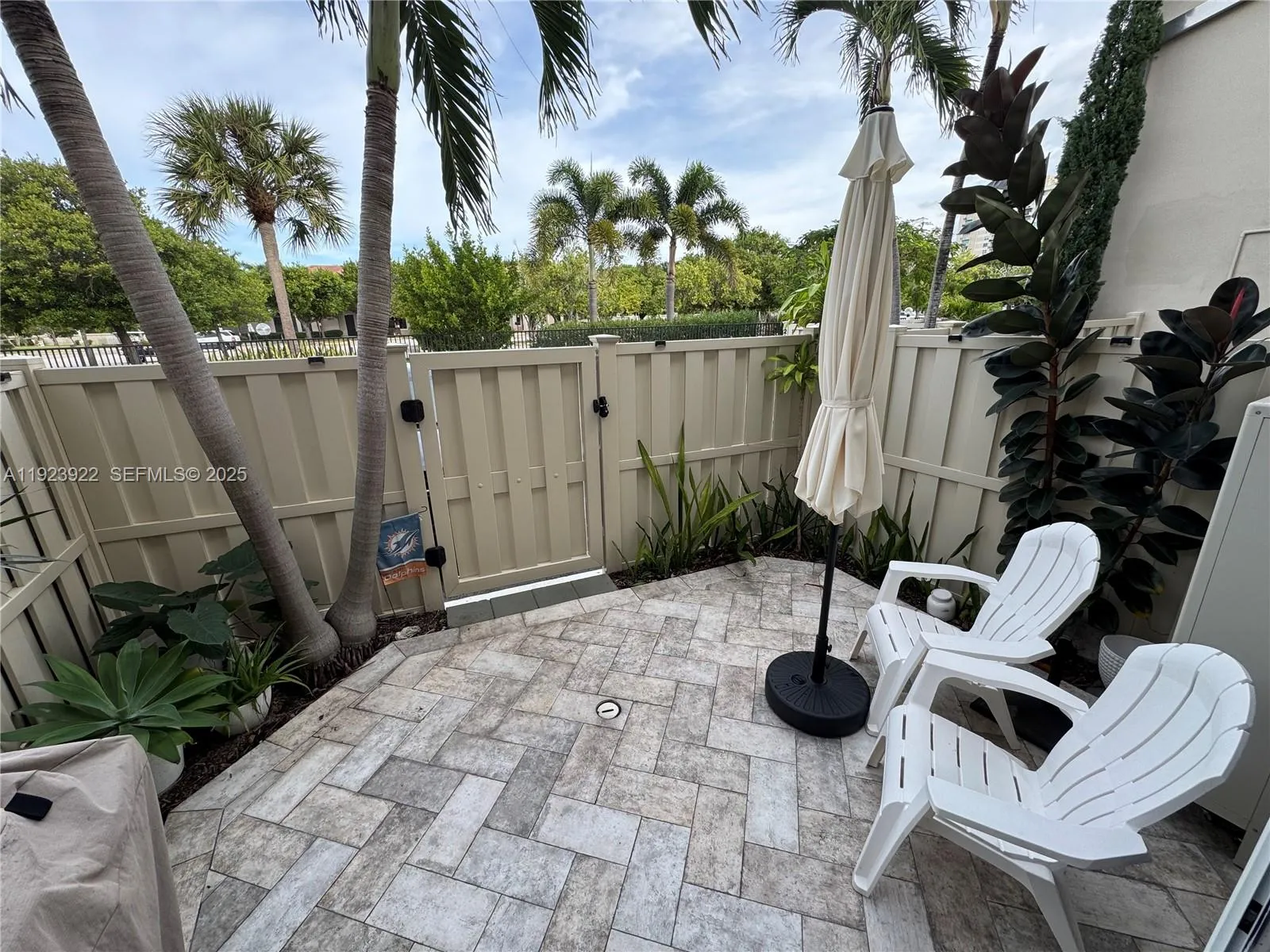 Lauderdale By The Sea, Florida 33308, United States, 2 Bedrooms Bedrooms, ,3 BathroomsBathrooms,Residential,Active,250838