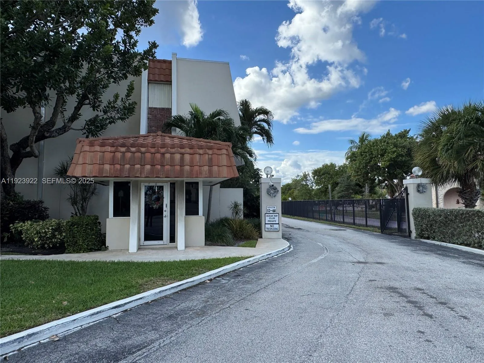 Lauderdale By The Sea, Florida 33308, United States, 2 Bedrooms Bedrooms, ,3 BathroomsBathrooms,Residential,Active,250838