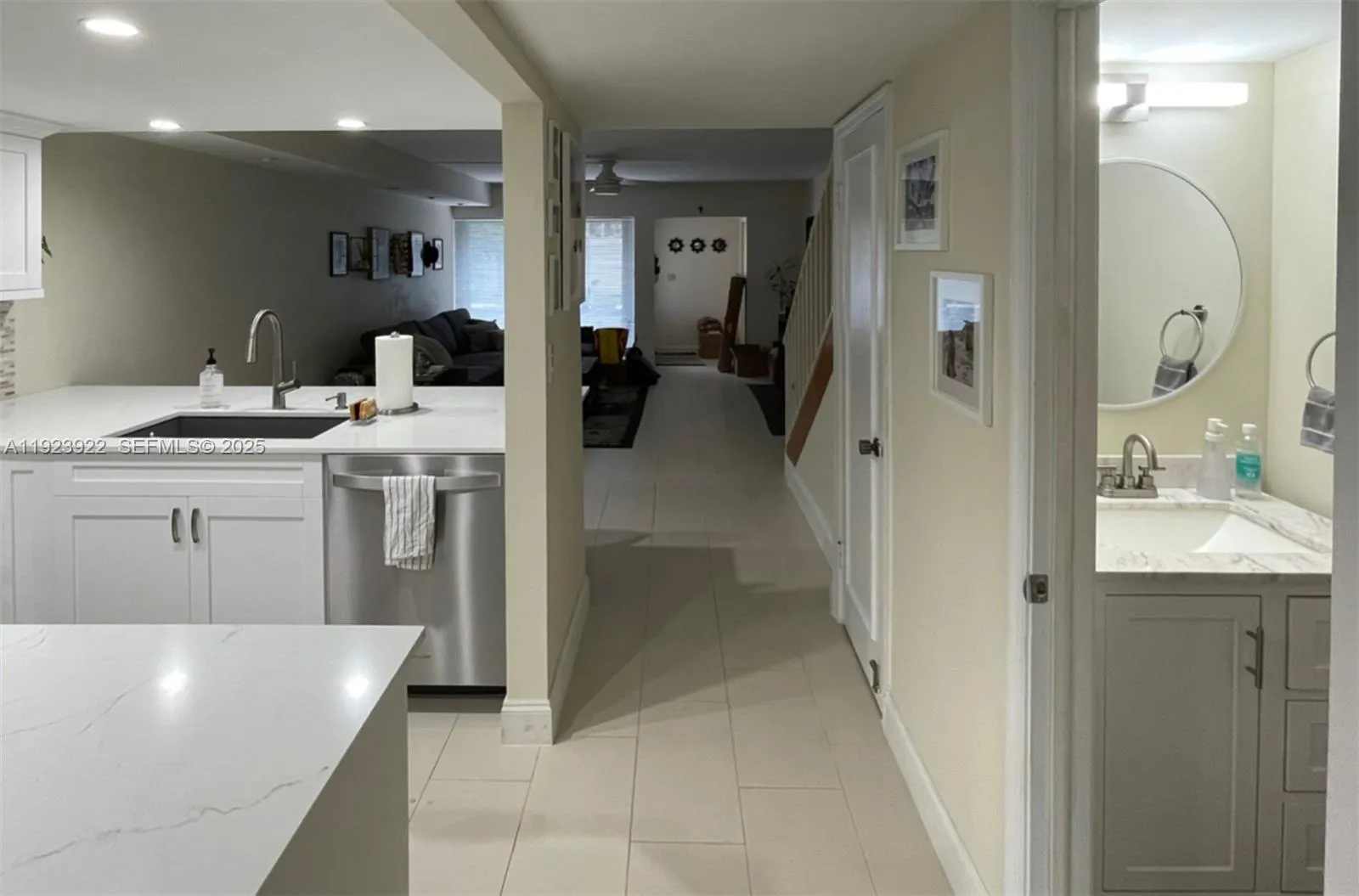 Lauderdale By The Sea, Florida 33308, United States, 2 Bedrooms Bedrooms, ,3 BathroomsBathrooms,Residential,Active,250838