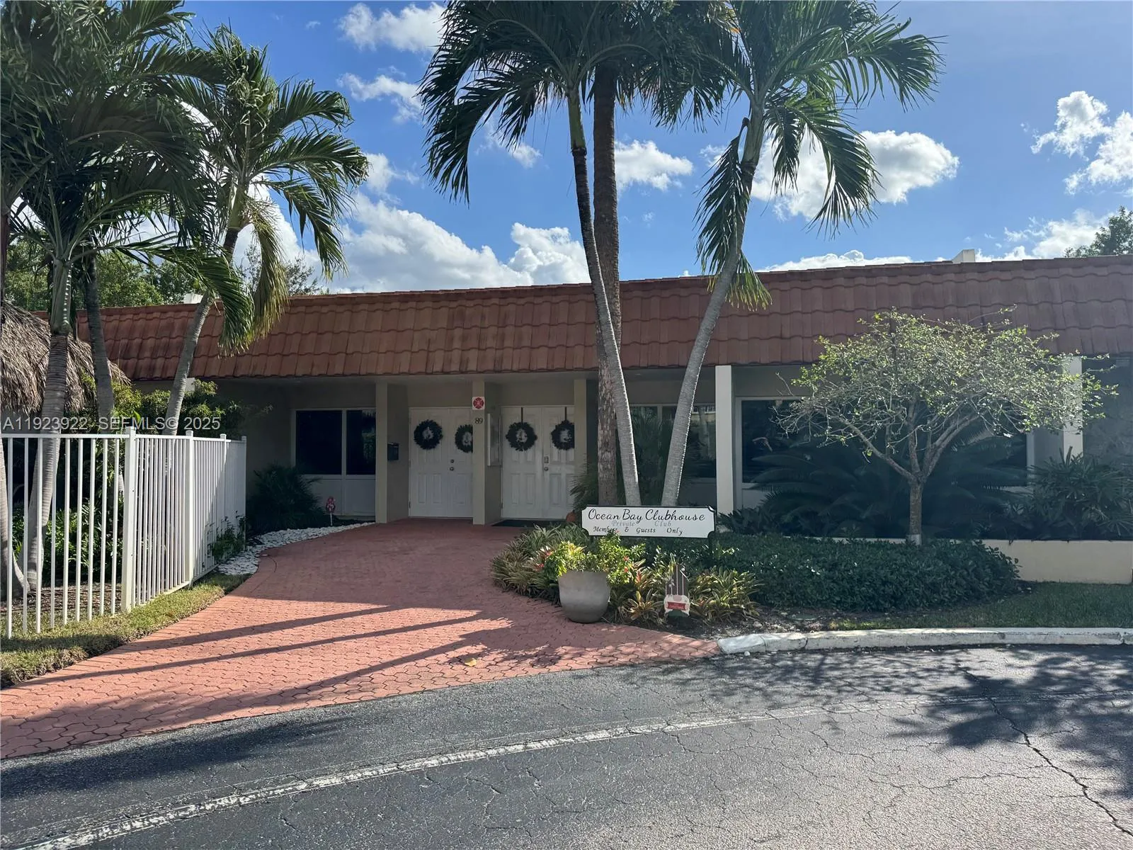 Lauderdale By The Sea, Florida 33308, United States, 2 Bedrooms Bedrooms, ,3 BathroomsBathrooms,Residential,Active,250838