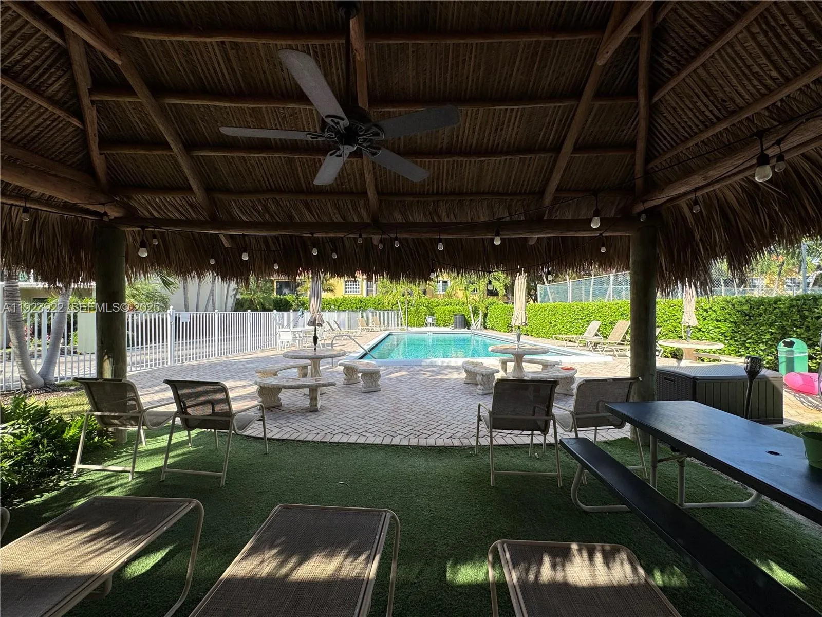 Lauderdale By The Sea, Florida 33308, United States, 2 Bedrooms Bedrooms, ,3 BathroomsBathrooms,Residential,Active,250838