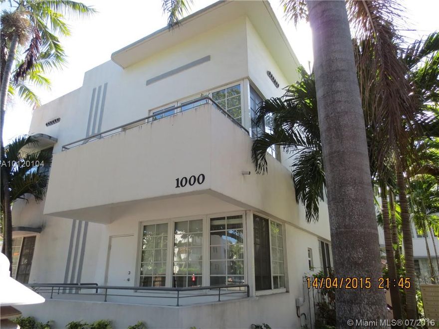 VERY NICE 2/2 UNIT WITH BALCONY IN VERY WELL KEPT BUILDING.   WASHER  AND DRYER IN THE UNIT . SS APPLIANCES. STEPS FROM LINCOLN ROAD,FLAMINGO PARK AND THE BEACH.UNIT IS VACANT