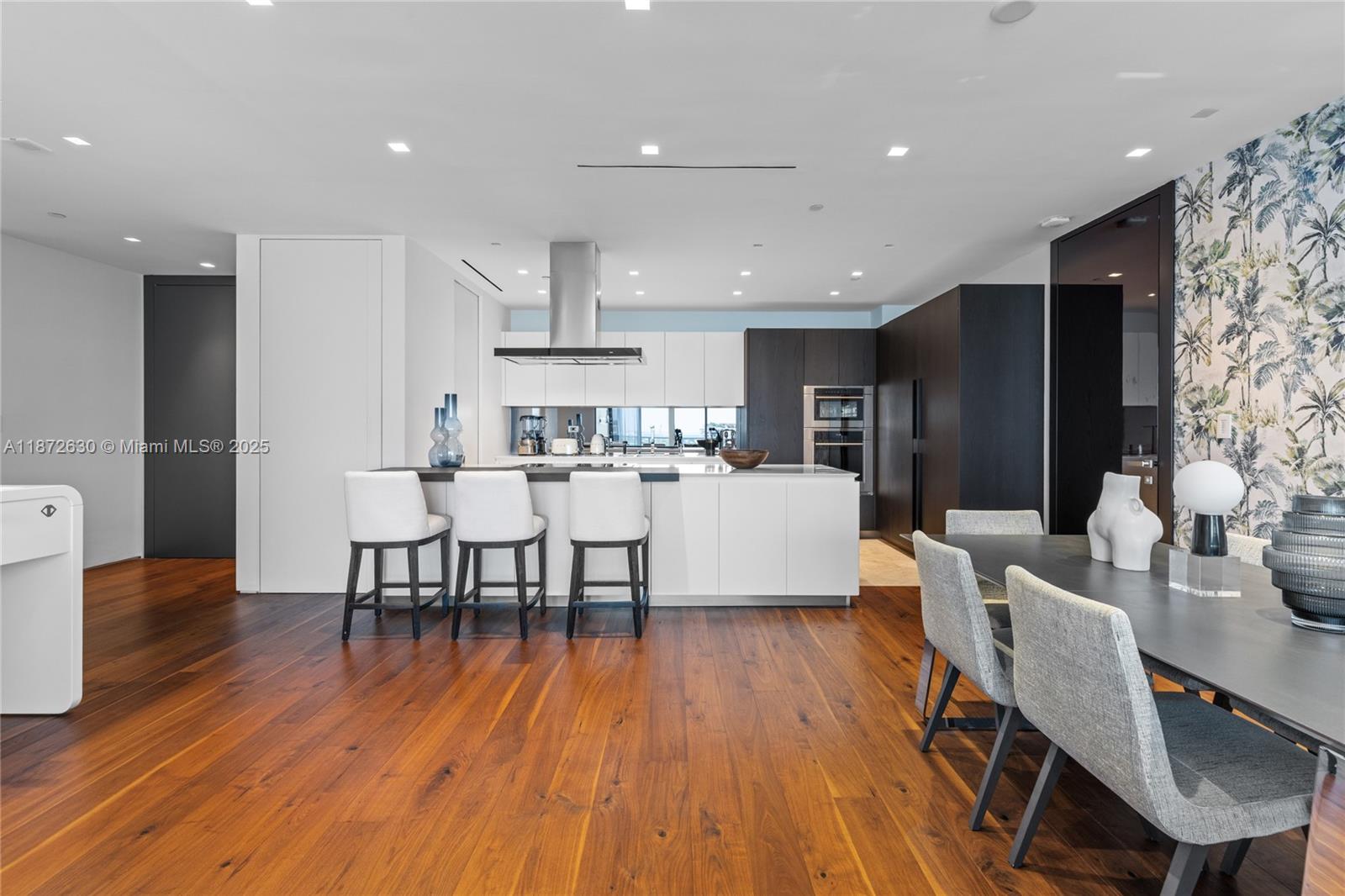 CONTINUUM ON SOUTH BEACH - Residential Lease