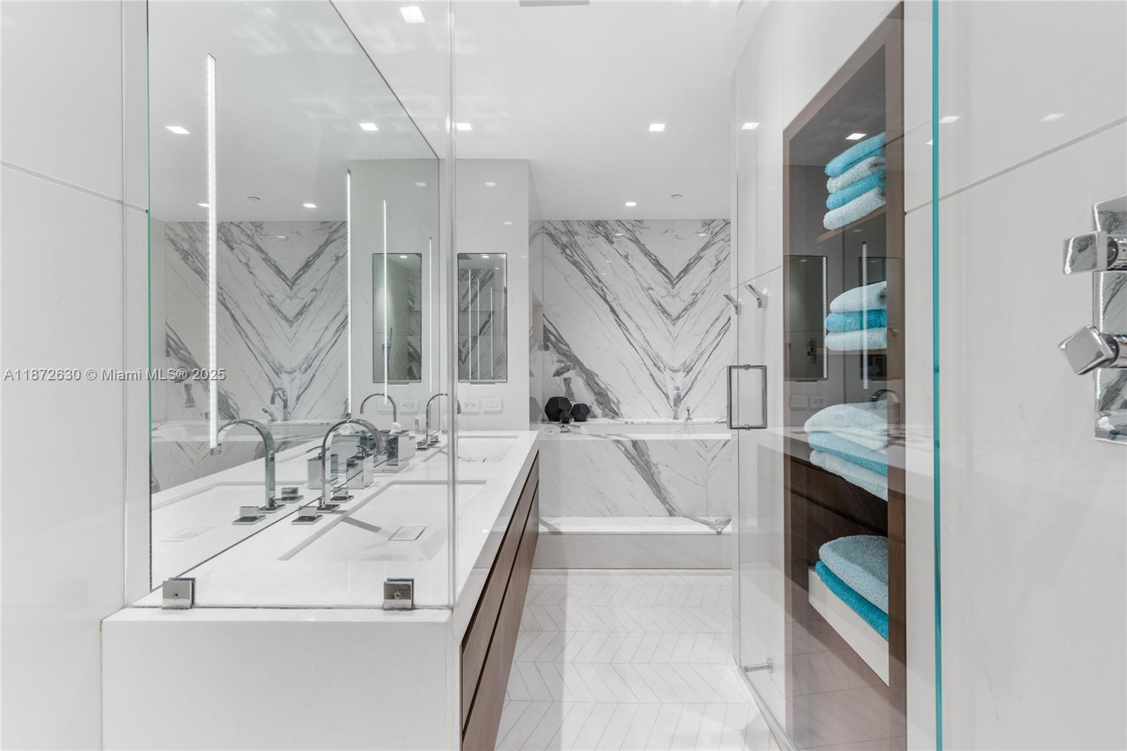 CONTINUUM ON SOUTH BEACH - Residential Lease