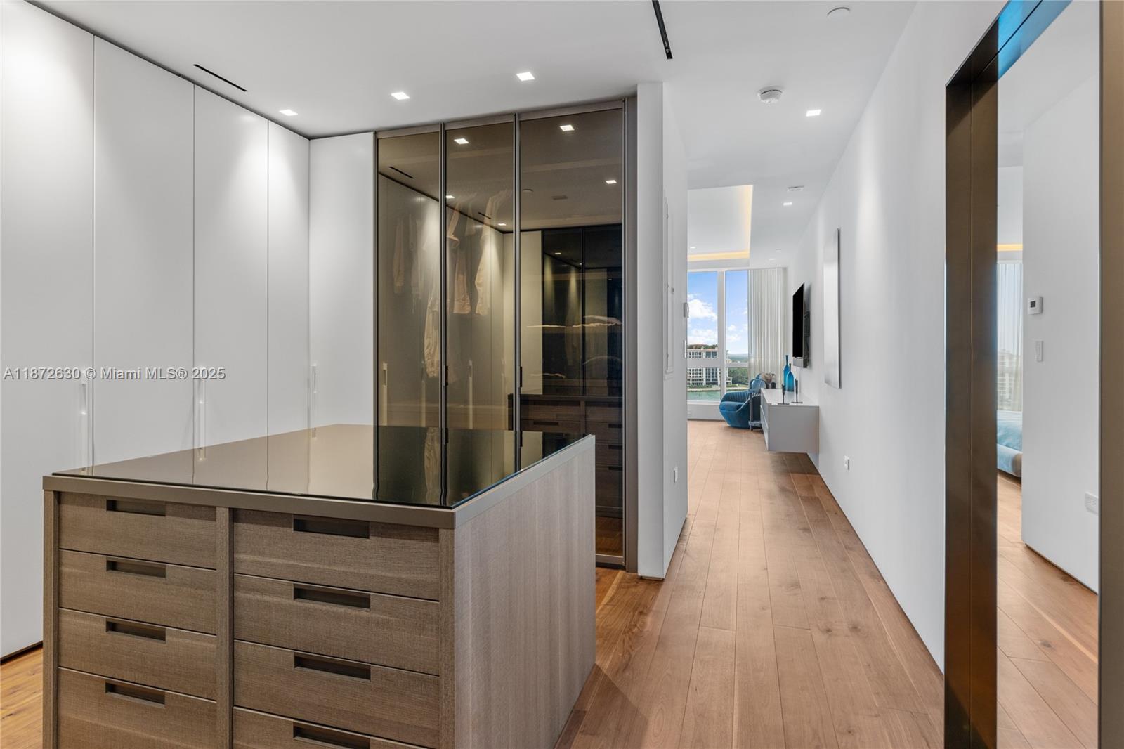 CONTINUUM ON SOUTH BEACH - Residential Lease