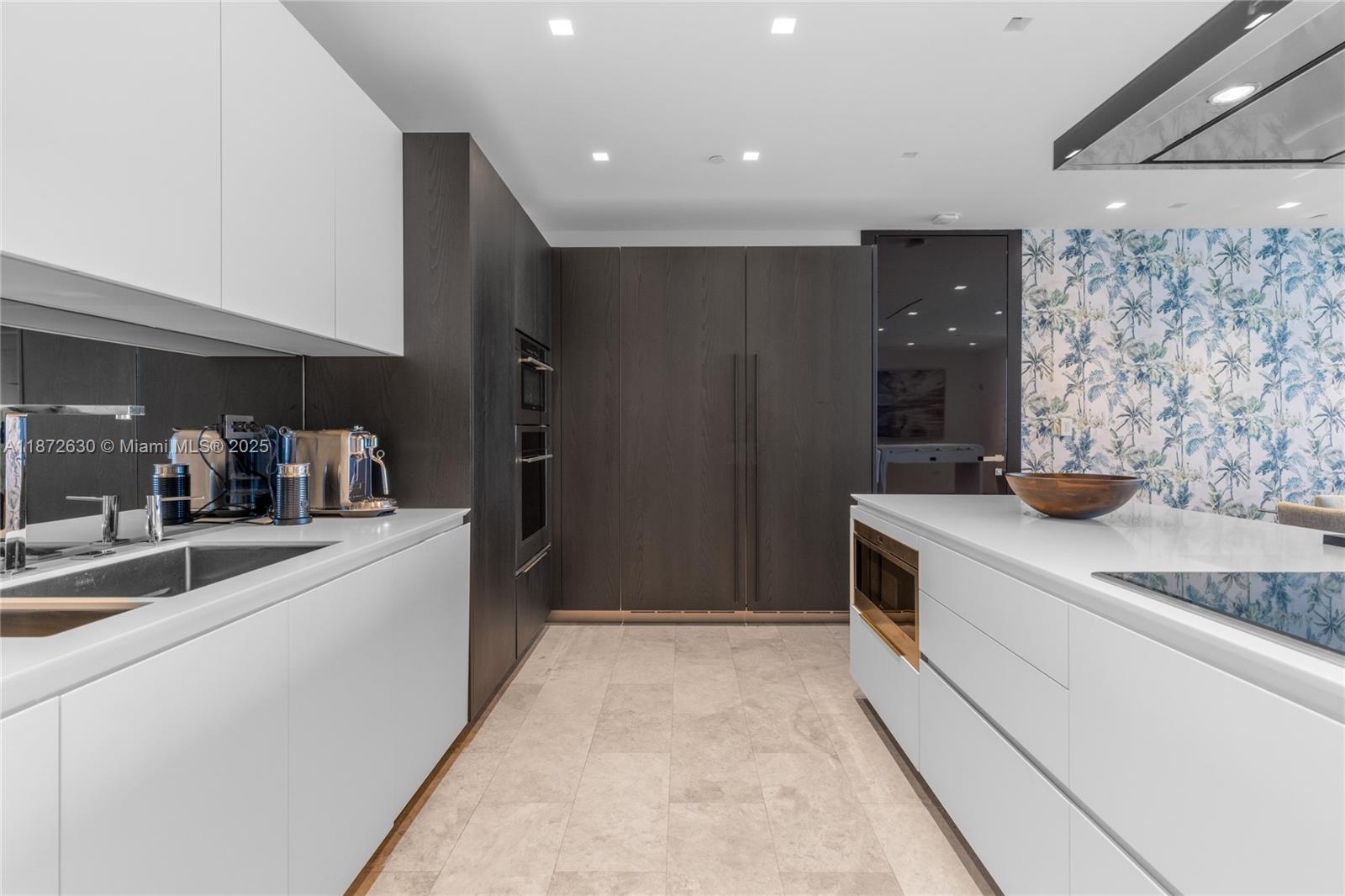 CONTINUUM ON SOUTH BEACH - Residential Lease