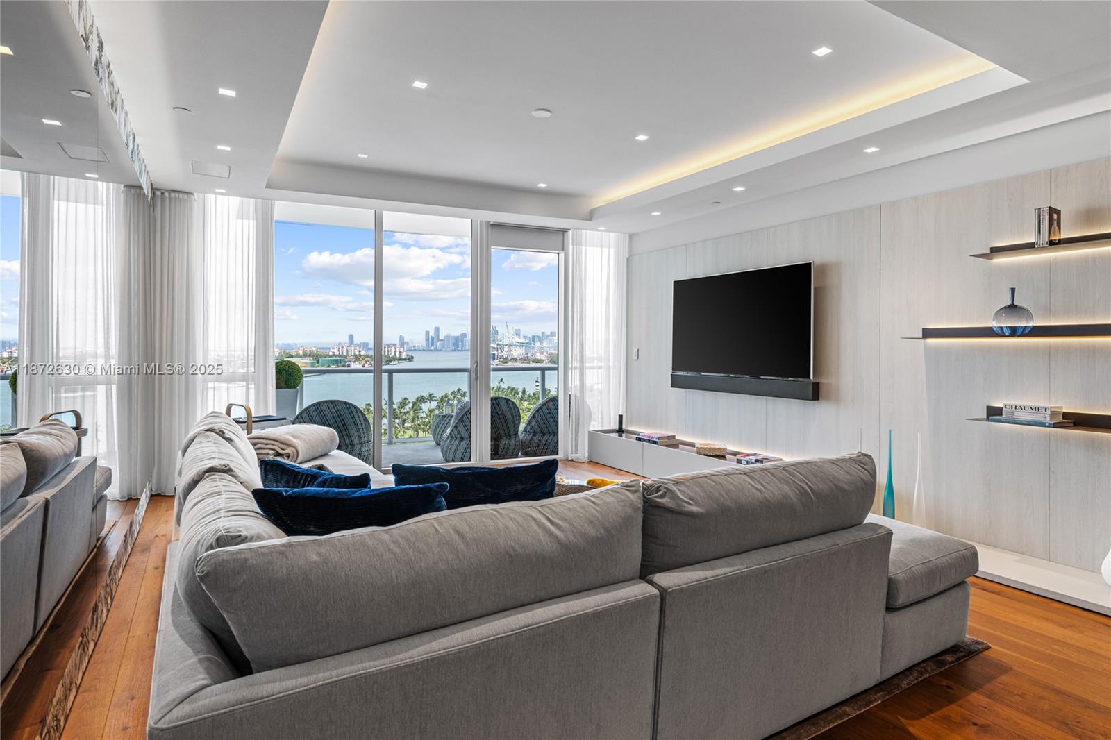 CONTINUUM ON SOUTH BEACH - Residential Lease