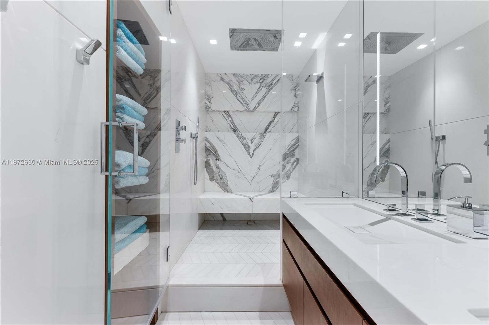 CONTINUUM ON SOUTH BEACH - Residential Lease