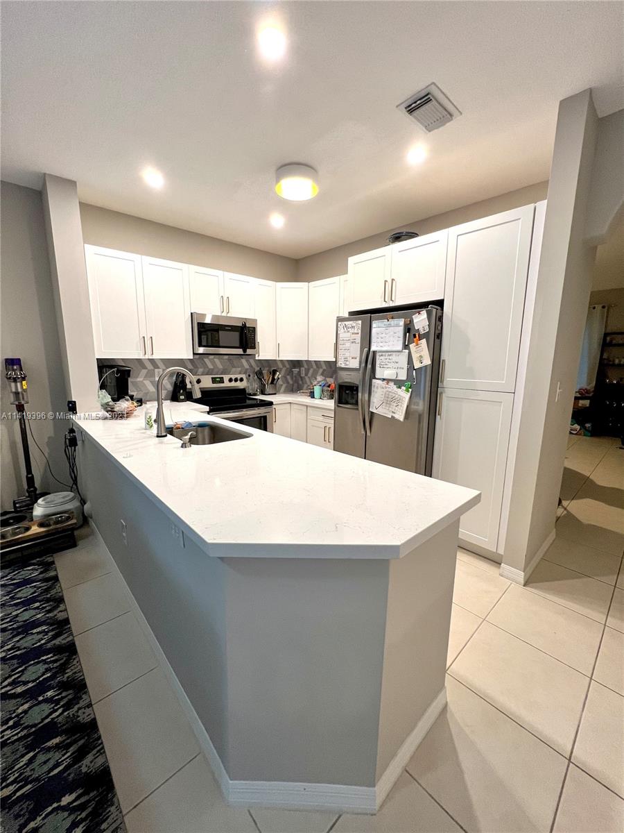 HAMPTON PLACE CONDO - Residential Lease