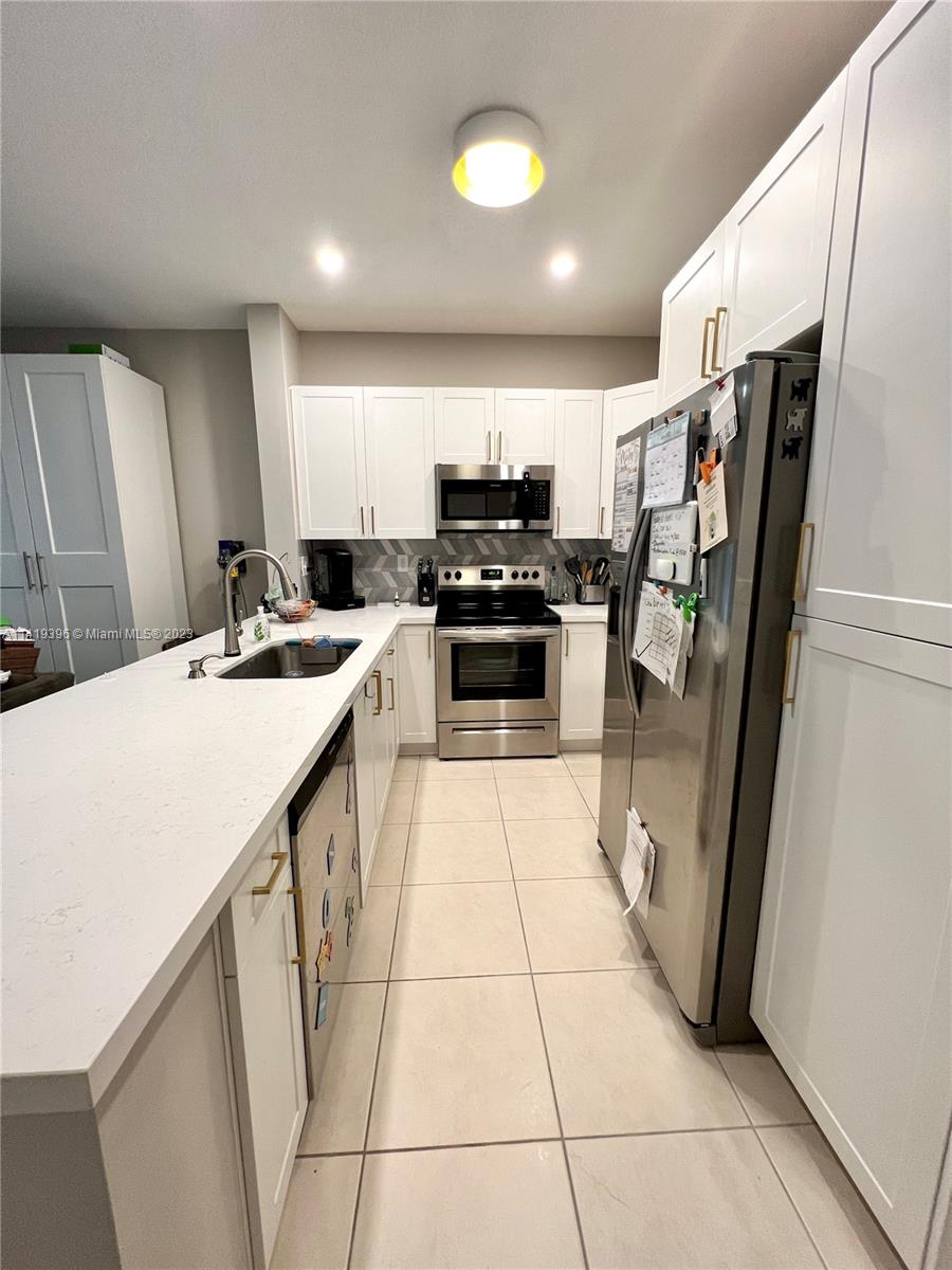 HAMPTON PLACE CONDO - Residential Lease