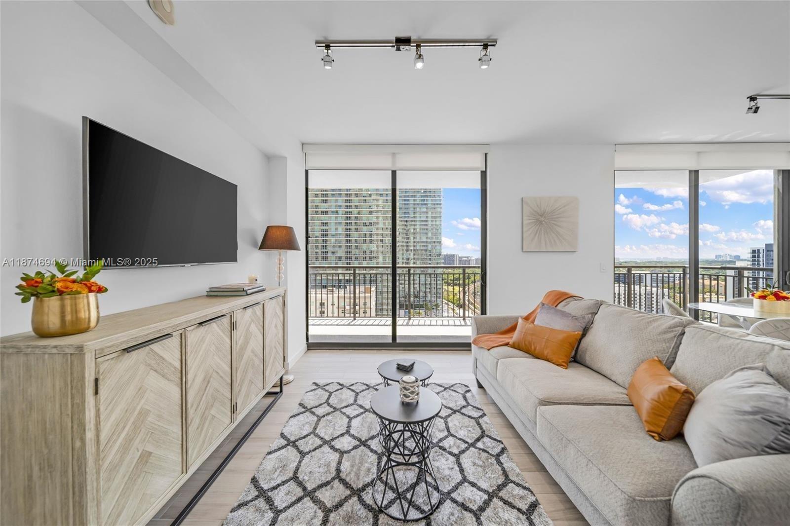 999 SW 1st Ave 1903