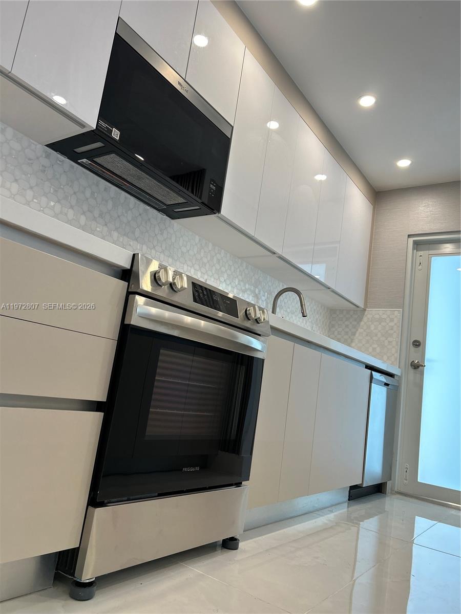 2430 NE 135th St 201