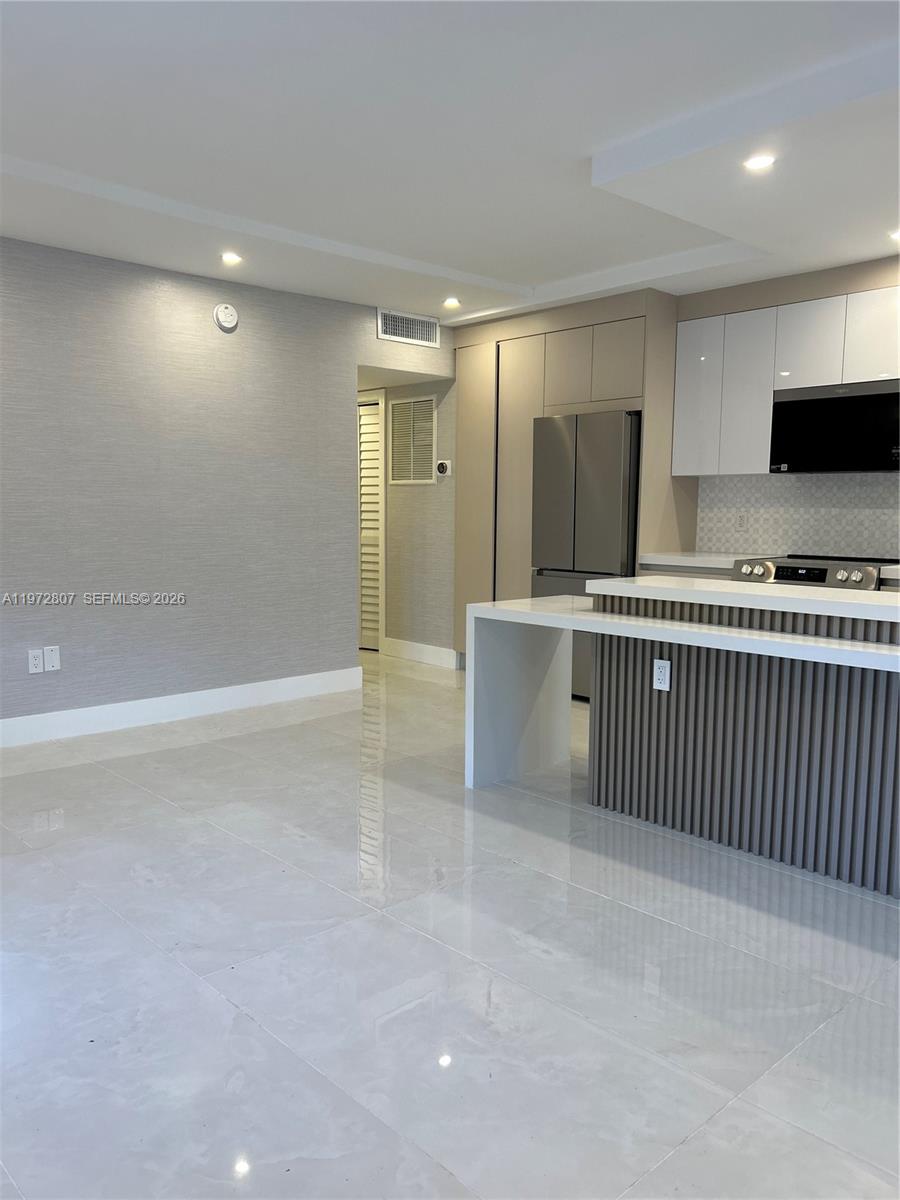 2430 NE 135th St 201