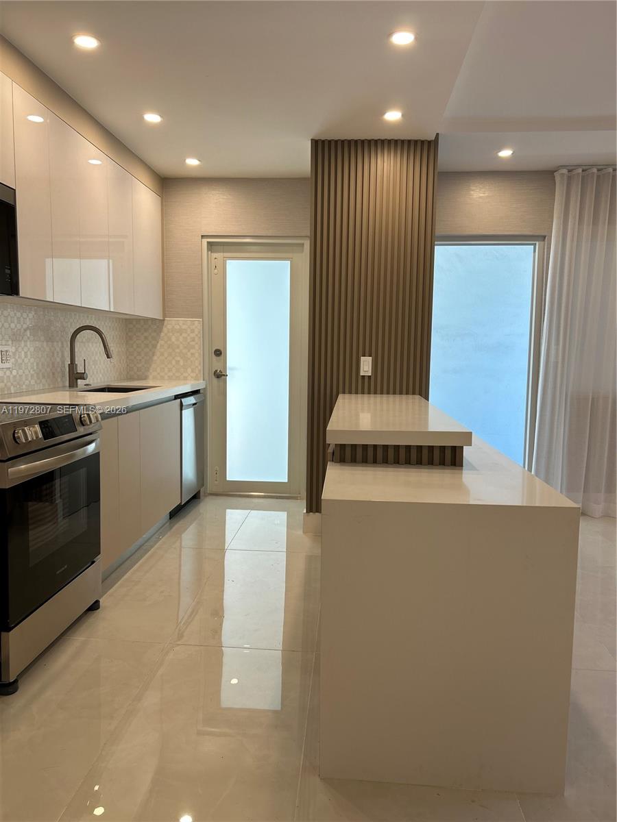 2430 NE 135th St 201