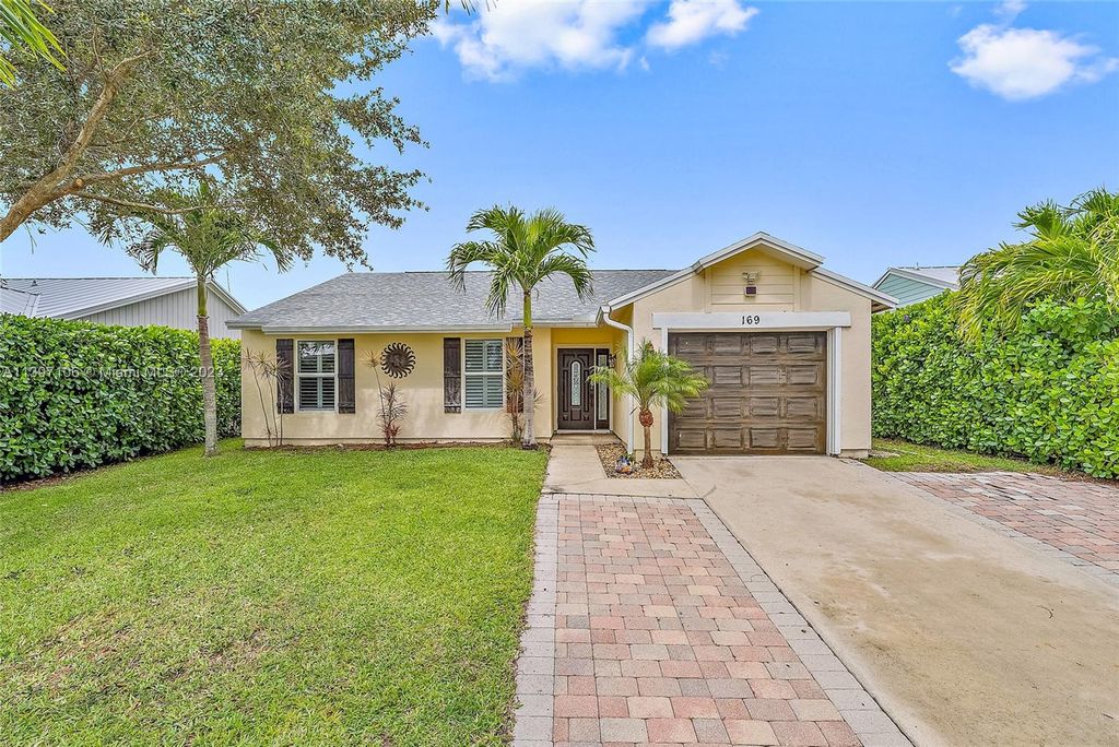 Photo of 169 Greentree Cir, Jupiter, FL 33458 (MLS # A11397106)