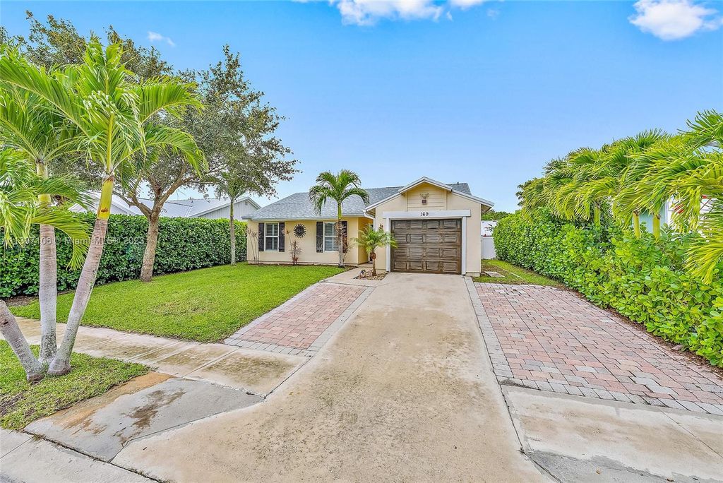 Photo of 169 Greentree Cir, Jupiter, FL 33458 (MLS # A11397106)