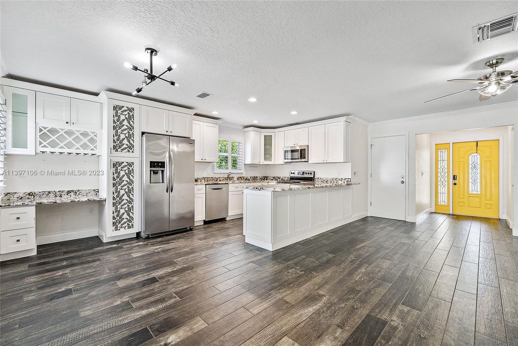 Photo of 169 Greentree Cir, Jupiter, FL 33458 (MLS # A11397106)