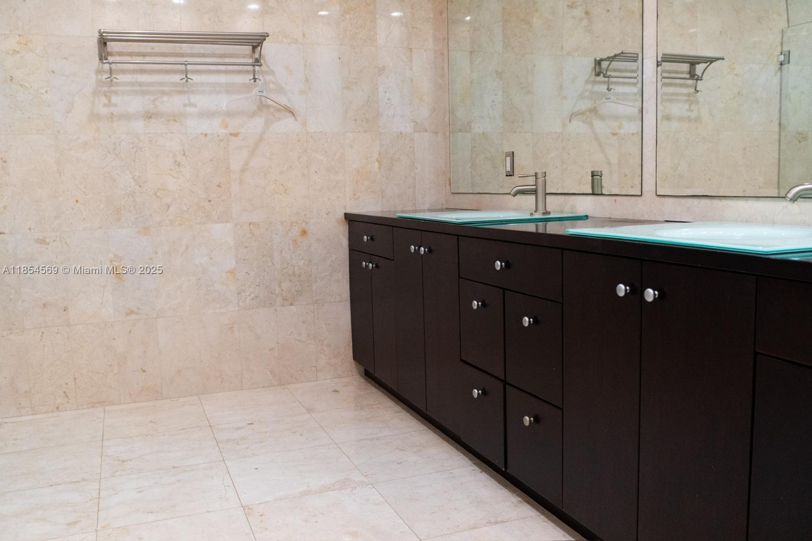 ANTIQUERS AERODROME - Residential Lease