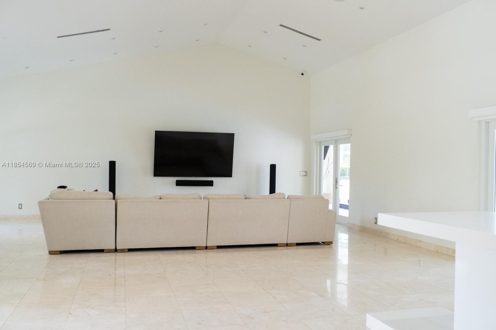 ANTIQUERS AERODROME - Residential Lease