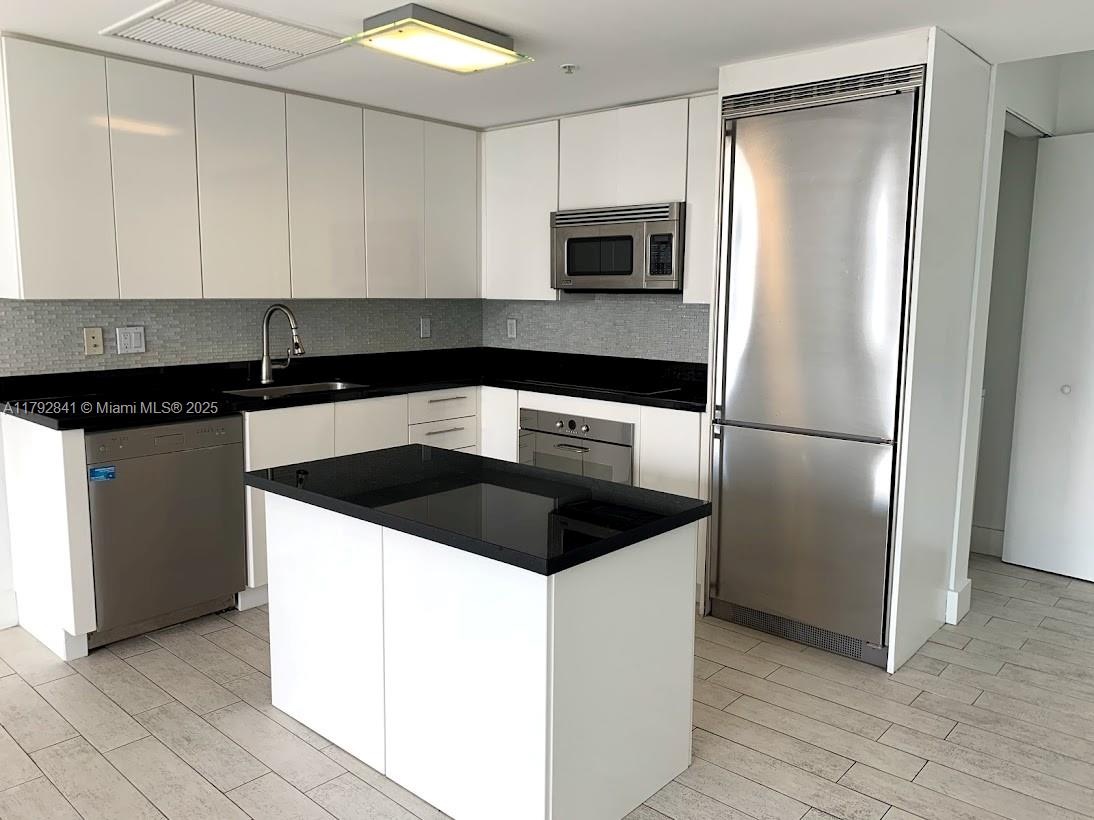 Property for Sale at 92 Sw 3rd St 3903, Miami, Broward County, Florida - Bedrooms: 2 
Bathrooms: 3  - $700,000