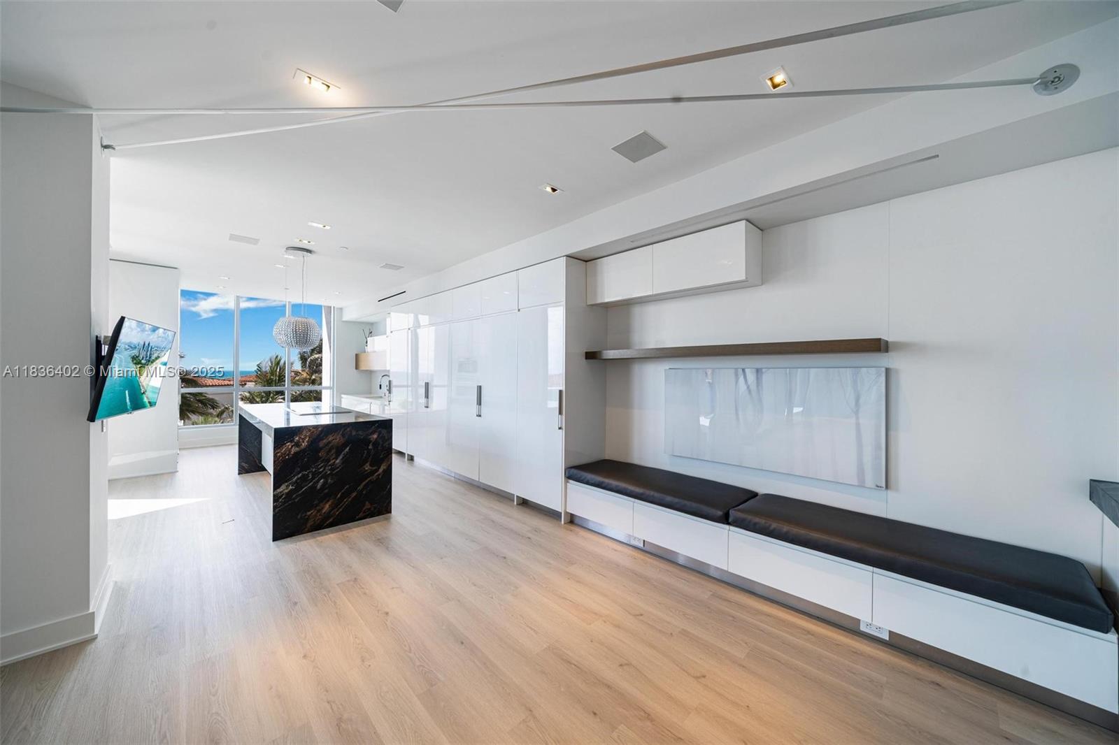 5959 Collins Ave 705