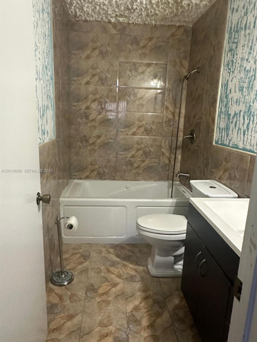 GRENADIER LAKES AT WELLEB - Residential