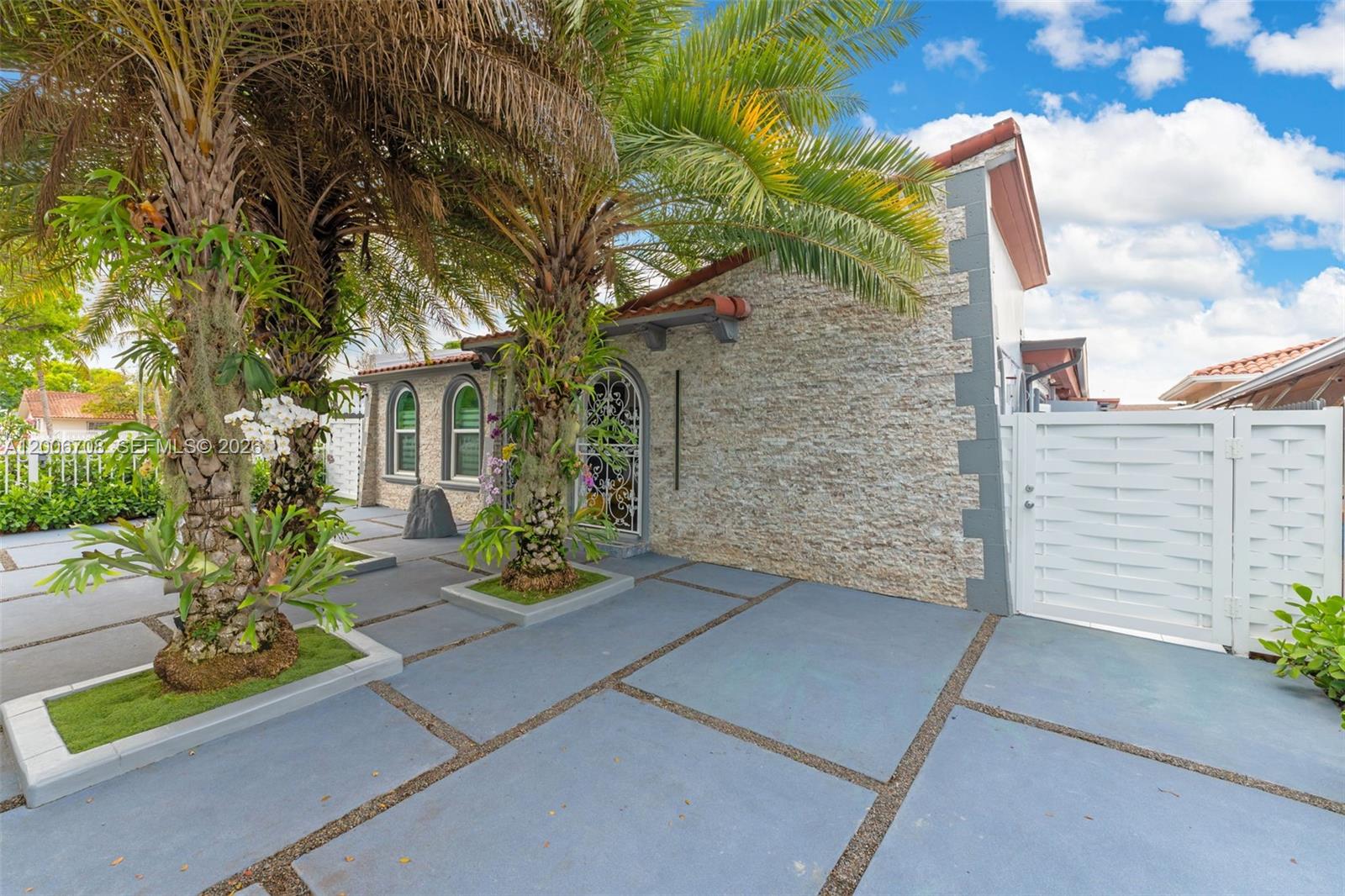 GRAPELAND HEIGHTS - Residential