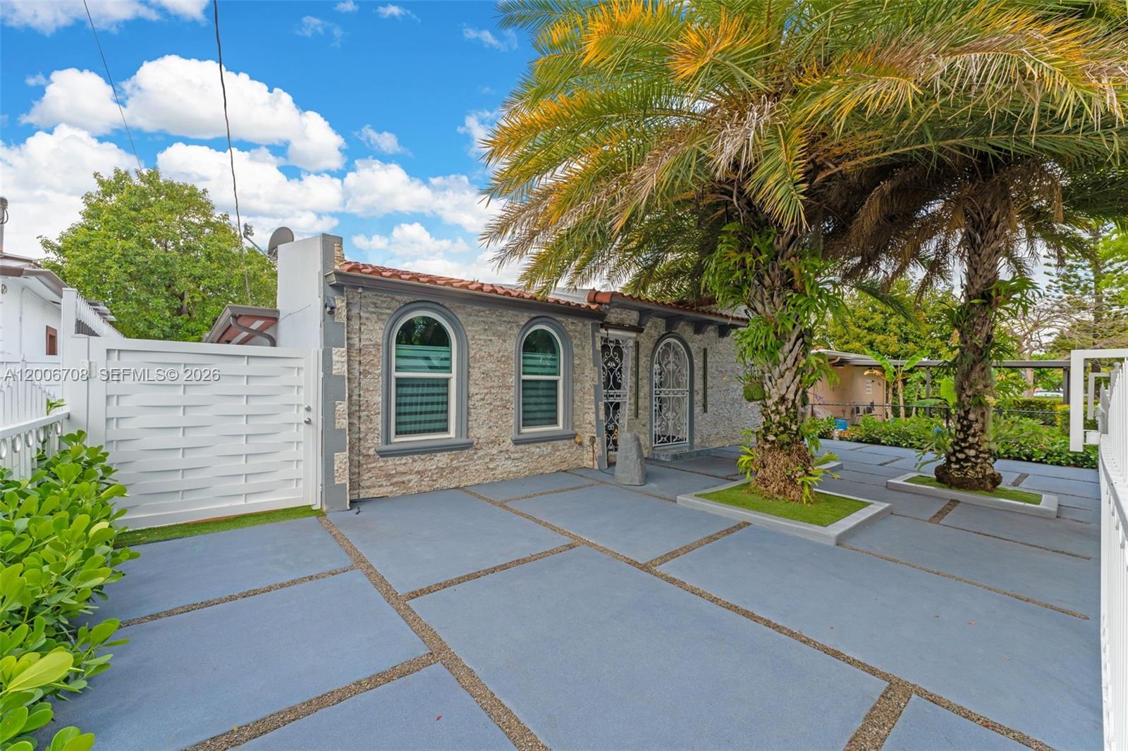 GRAPELAND HEIGHTS - Residential