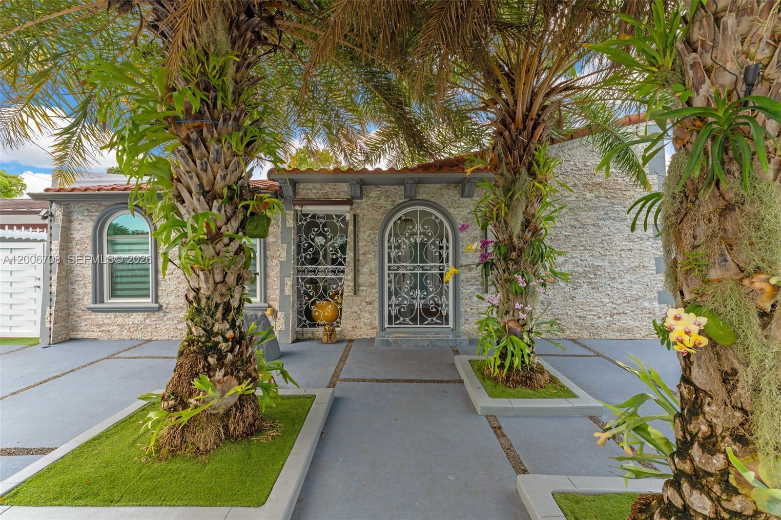 GRAPELAND HEIGHTS - Residential