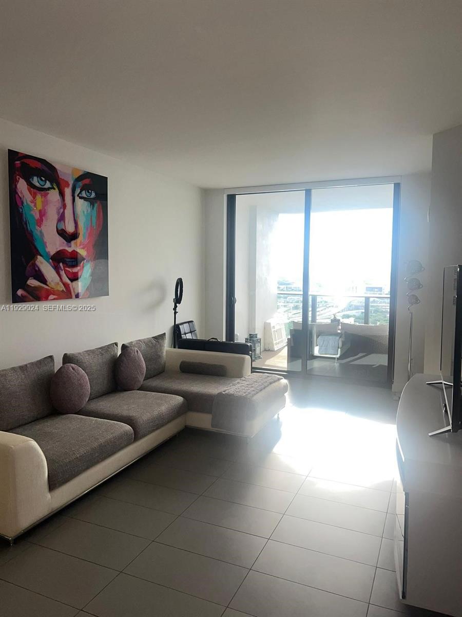 CANVAS CONDO - Residential