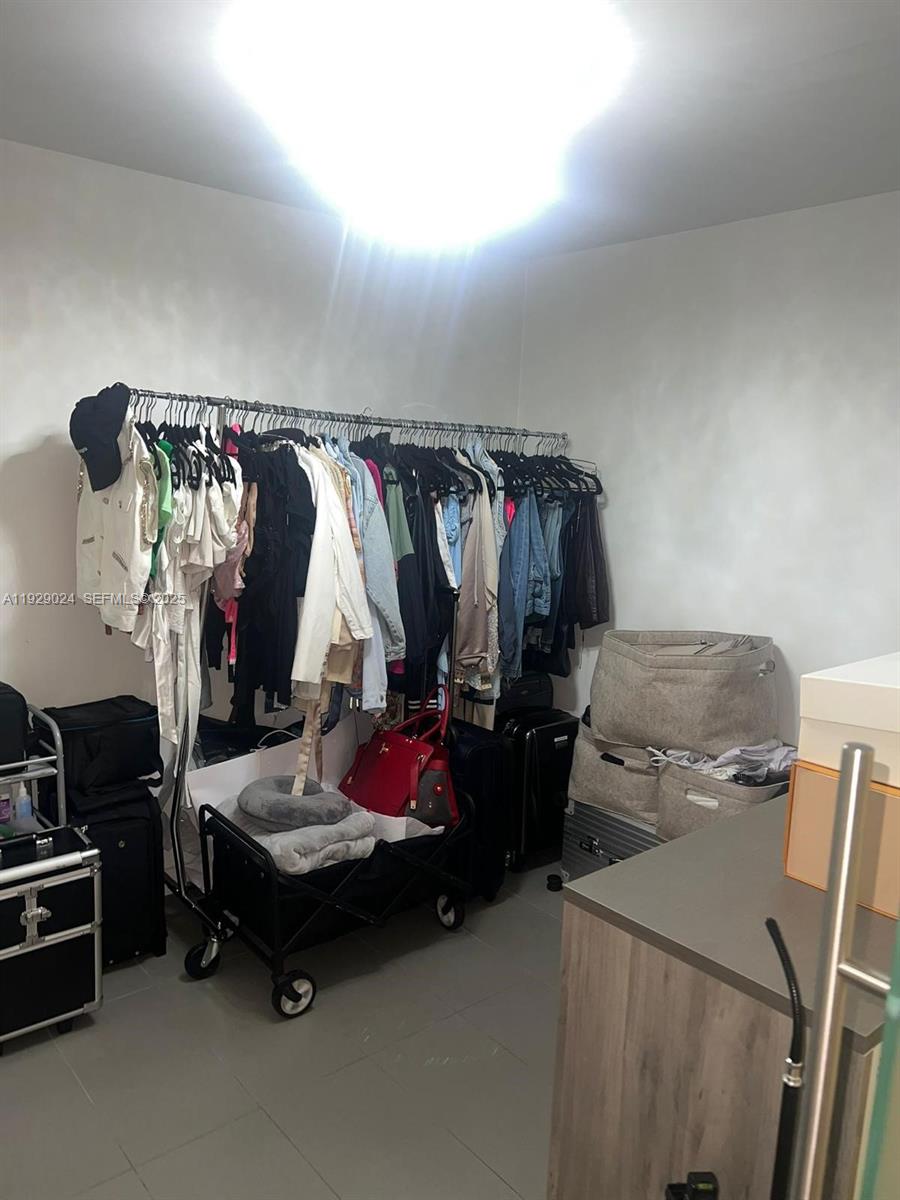 CANVAS CONDO - Residential