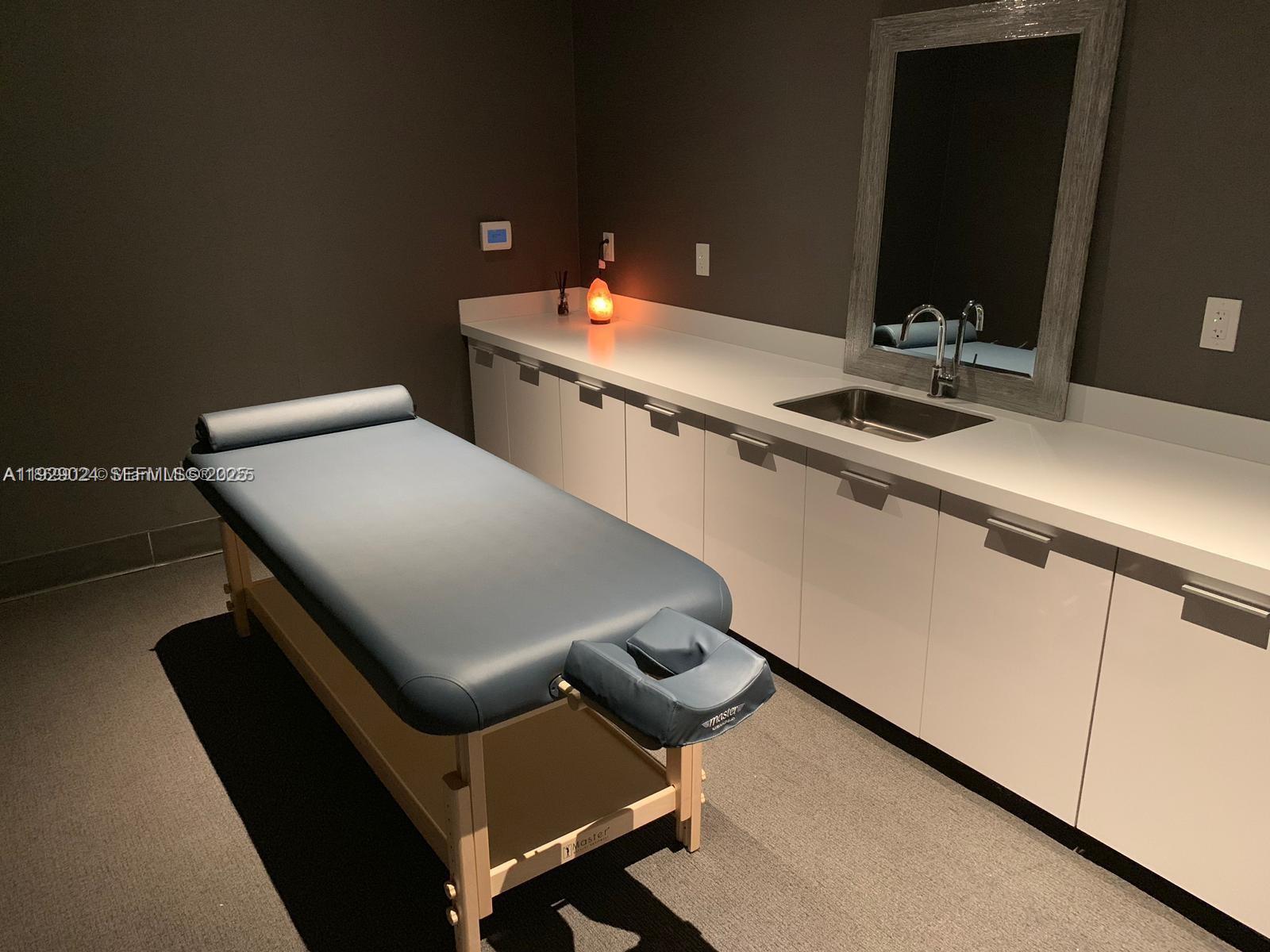 CANVAS CONDO - Residential